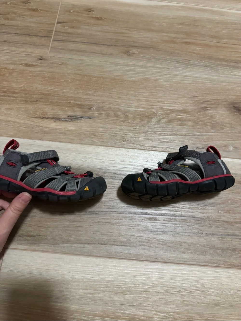 KEEN Kids Seacamp II CNX Water Sandals Magnet Gray Red Size US 9 / EU 25-26